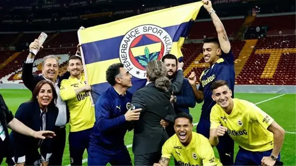 Krizi futbolcular başlattı! RAMS Park'ın ortasında Fenerbahçe bayrağı açılınca olanlar oldu