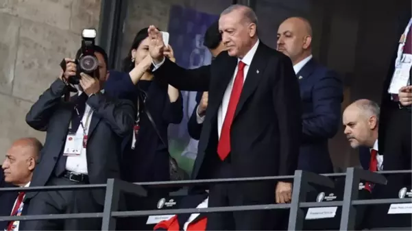 Erdoğan, Türkiye-Hollanda futbol maçını izlemek üzere Berlin'e geldi