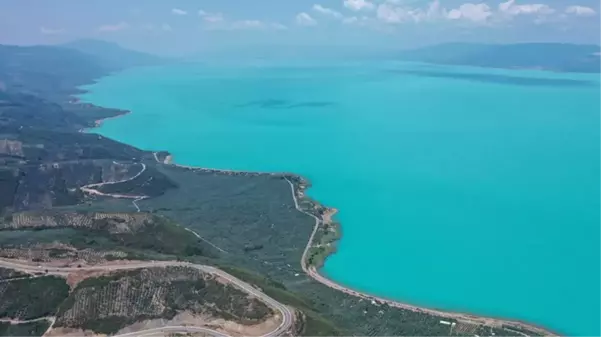 Marmara'nın en büyük gölü turkuaza döndü