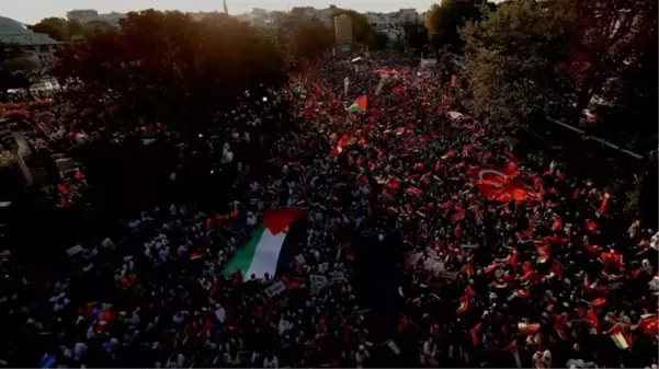 On binlerce kişi Haniye'nin son vasiyeti üzerine Ayasofya Meydanı'nda buluştu