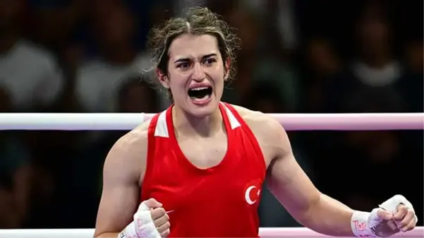 Paris'te bir başarı daha! Yarı finale yükselen milli boksör Esra Yıldız Kahraman, madalyayı garantiledi