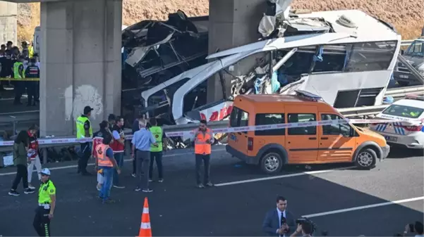 Ankara'da yolcu otobüsü köprünün ayağına saplandı! 9 kişi öldü, 26 kişi yaralandı