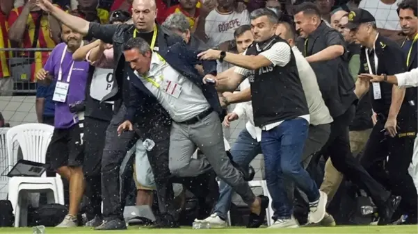 Fenerbahçe Başkanı Ali Koç'a Göztepe deplasmanında saldırı