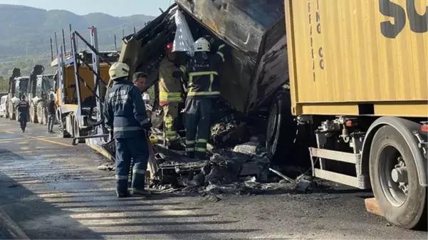 Bolu Dağı'nda zincirleme kaza: Tır sürücüsü yanarak can verdi, 7 kişi yaralandı