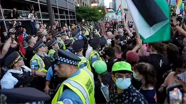 ABD'de İsrail konsolosluğu önünde göstericilere polis müdahalesi