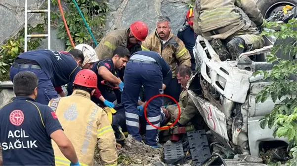 Kontrolden çıkan kamyonet sitenin bahçesine uçtu! Şoför için zamanla yarıştılar