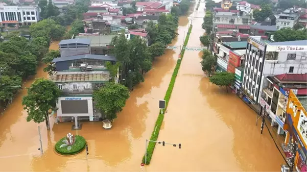 Vietnam'ı vuran Yagi Tayfunu'nda can kaybı 254