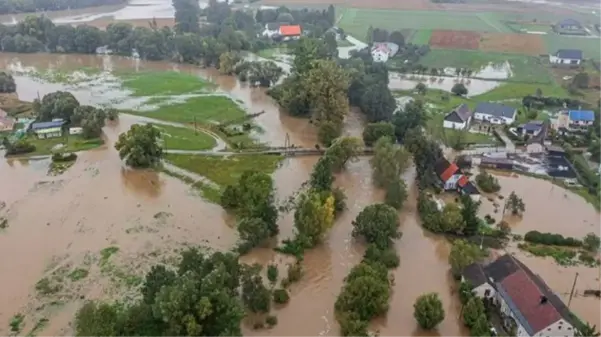 Orta Avrupa'da günlerdir devam eden şiddetli yağışlar barajların patlamasına neden oldu