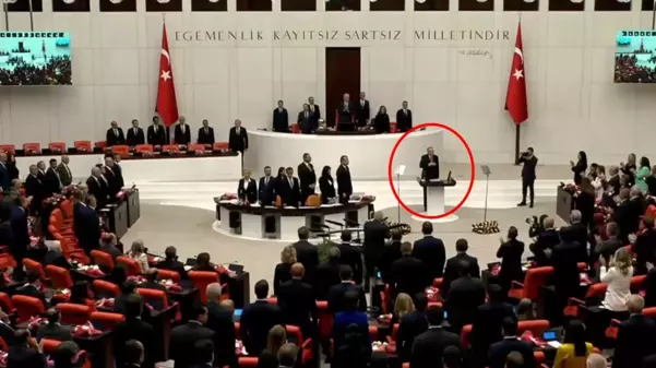 CHP'li vekiller, Cumhurbaşkanı Erdoğan Meclis'e girerken ayağa kalktı ancak alkışlamadı