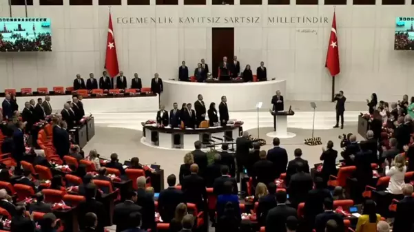 Cumhurbaşkanı Erdoğan, TBMM'ye geldiğinde yalnızca DEM Parti grubu ayağa kalkmadı
