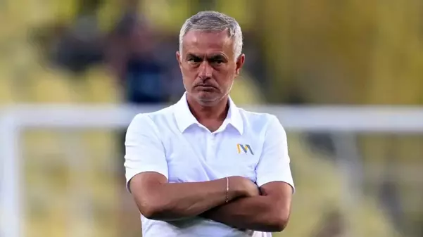 Jose Mourinho, sadece 9 dakika oynattığı yıldız futbolcunun biletini kesti