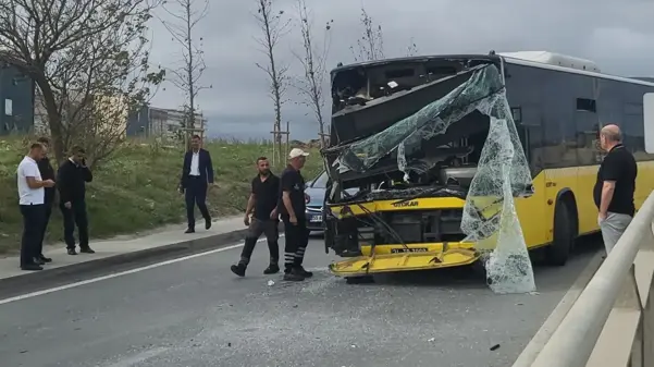 İETT otobüsleri çarpıştı: 1'i çocuk 2 yaralı