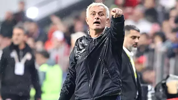 Jose Mourinho, İngiliz kanalında Fenerbahçe'nin şampiyon olamama nedeni açıkladı