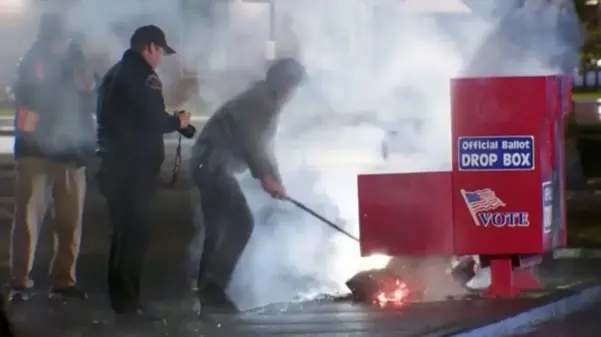 ABD'de oy sandıkları kundaklandı! Polis her yerde saldırganı arıyor