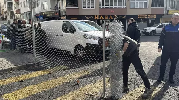 Tapulu arazisi olduğunu iddia ettiği sokak girişini tel örgüyle kapattı