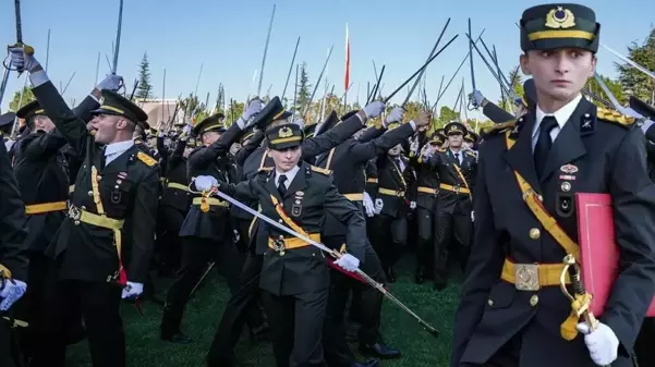 TSK'dan ihracı istenen teğmenlerin avukatlarından açıklama: Tören ilgili yönergeye uygun icra edilmiştir