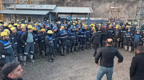 TÜRK-İŞ yönetimi, kendilerini yerin altına kapatan madencilerin dayanışma eylemine katıldı