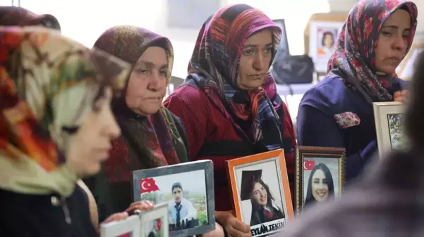 Diyarbakır'da ailelerin evlat nöbeti devam ediyor