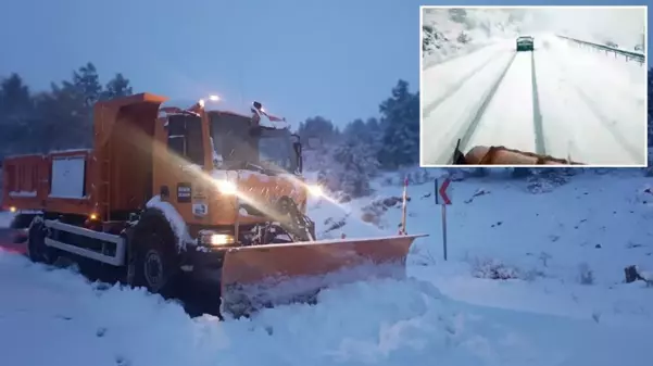 Konya'yı 4 ile bağlayan kara yollarında ulaşıma kar engeli