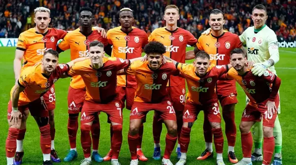 Galatasaray'da korkutan sakatlık: Yıldız futbolcu, sahayı sedyeyle terk etti