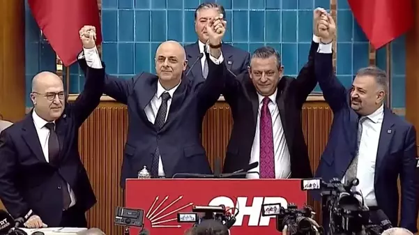 İYİ Parti'den istifa eden İzmir Milletvekili Ümit Özlale, CHP'ye katıldı