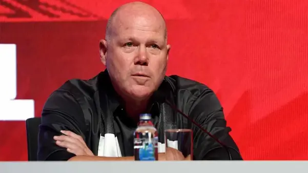 Brad Friedel'dan komisyon iddialarına canlı yayında olay yanıt