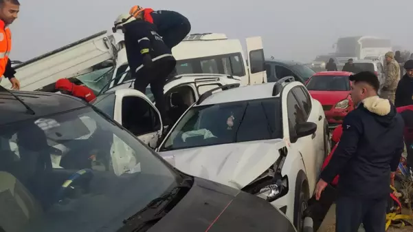 Van'da 30 aracın karıştığı zincirleme trafik kazası: 2 ölü, 40 yaralı