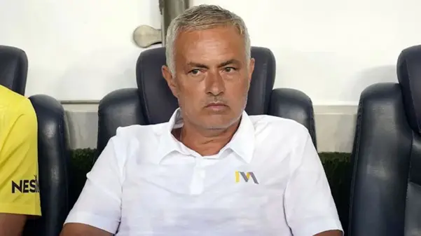 Mourinho'nun başı büyük dertte: Fenerbahçe'de sol bek kalmadı