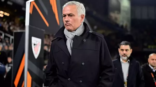 Fenerbahçe'de isyan çıktı: Takımın yarısı Mourinho'yu şikayet etti