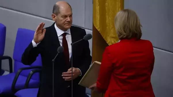 Almanya'da kritik gün: Başbakan Scholz için güven oylaması