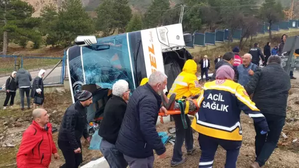 Isparta'da yolcu otobüsü devrildi: 1 ölü, 24 yaralı