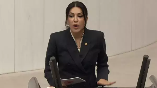 CHP'den kadın vekile hadsiz çıkış! Başörtüsü hazımsızlığı yine gündemde
