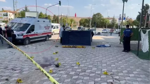 Elazığ'da silahlı kavgada yaralanan kişiyi ambulansta öldürdü