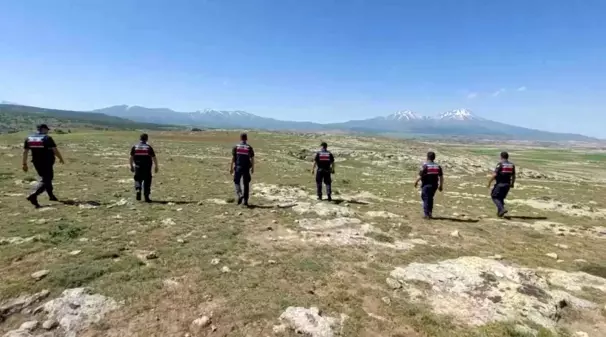 Son dakika haber... Defineciler jandarmaya suçüstü yakalandı