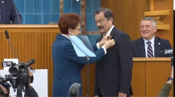 Eski Maliye Bakanı Lütfullah Kayalar, İYİ Parti'ye katıldı! Rozetini bizzat Meral Akşener taktı