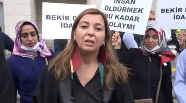 ÇATALCA'DAKİ EMLAKÇI CİNAYETİ DURUŞMASI SONRASI ADLİYE ÖNÜNDE GERGİNLİK