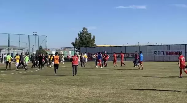 Son dakika haber! SPOR Diyarbakır'da amatör lig maçında kavga: 4 yaralı, 2 gözaltı