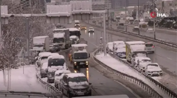 Basın ekspres yolunda trafik kontrollü olarak sağlanıyor