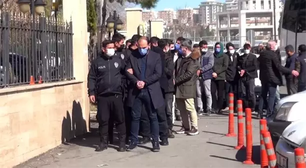 Şanlıurfa merkezli FETÖ operasyonunda yakalanan 35 zanlıdan 8'i tutuklandı