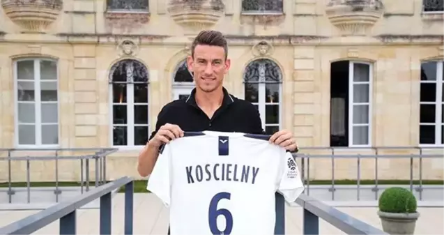 Fenerbahçe'nin gündemindeki Koscielny, Bordeaux'a transfer oldu