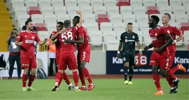 Sivasspor evinde Beşiktaş'ı 3-0 mağlup etti