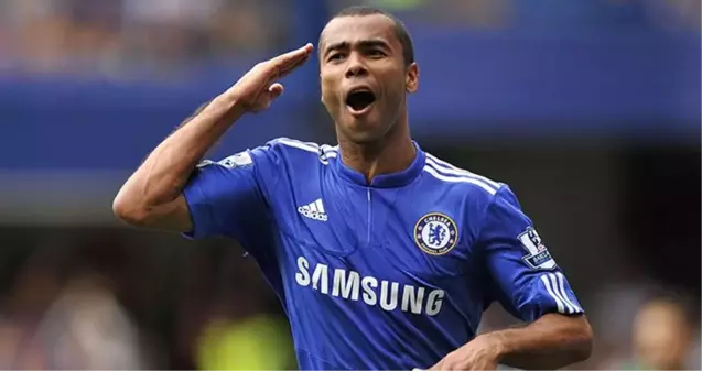 Ashley Cole futbolu bıraktı