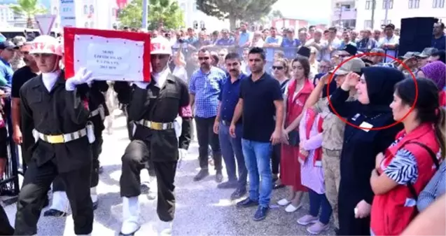 Şehit Uzman Çavuş Üzeyir Aslan, eşi ve annesinin asker selamıyla uğurlandı