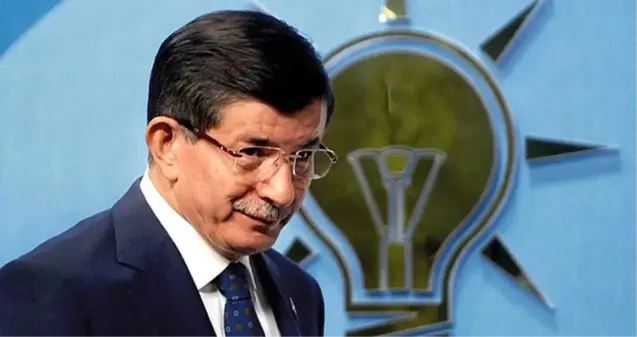 AK Parti MYK'da Ahmet Davutoğlu ve üç isme ihraç kararı çıktı