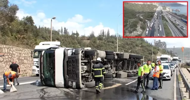 TEM'de tır devrildi, 5 kilometrelik araç kuyruğu oluştu