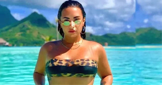 Ünlü şarkıcı Demi Lovato, 