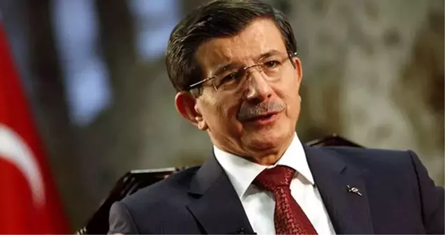 Eski Başbakan Ahmet Davutoğlu, eski AK Parti'lilerle Ankara'da bir araya geldi