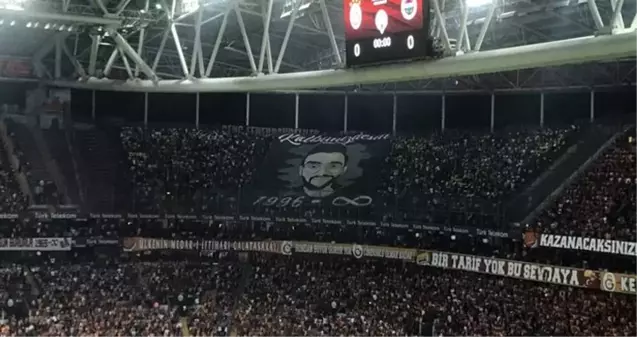 Fenerbahçe taraftarı Koray Şener'i unutmadı