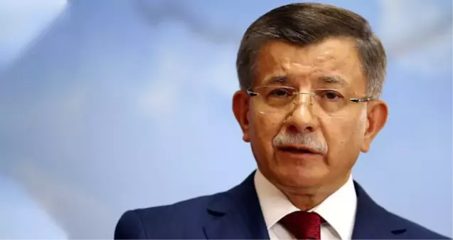 AK Parti'den istifa eden Davutoğlu, kuracağı partide 