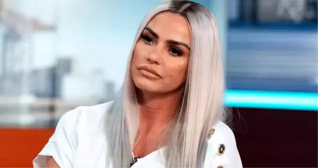 İngiliz televizyon yıldızı Katie Price, sokakta sütyensiz gezerek estetikli göğüslerini sergiledi